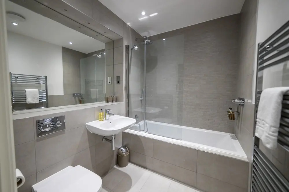 Helios Court Penthouse Serviced Apartment by Ferndale