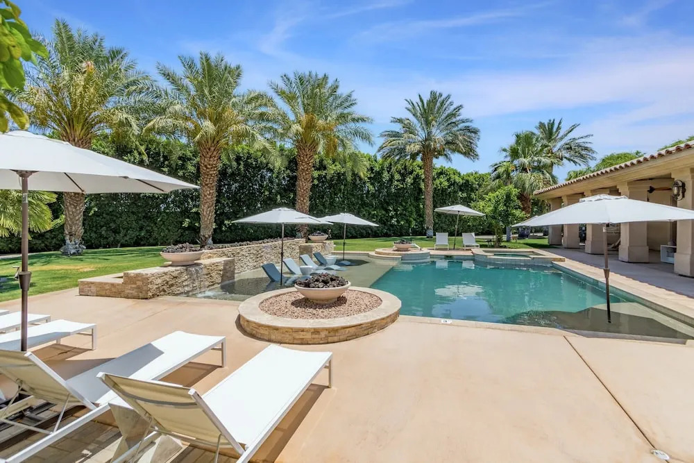 The Date Palm Estate by AvantStay Expansive Estate w Game room Backyard Oasis w Pool Spa