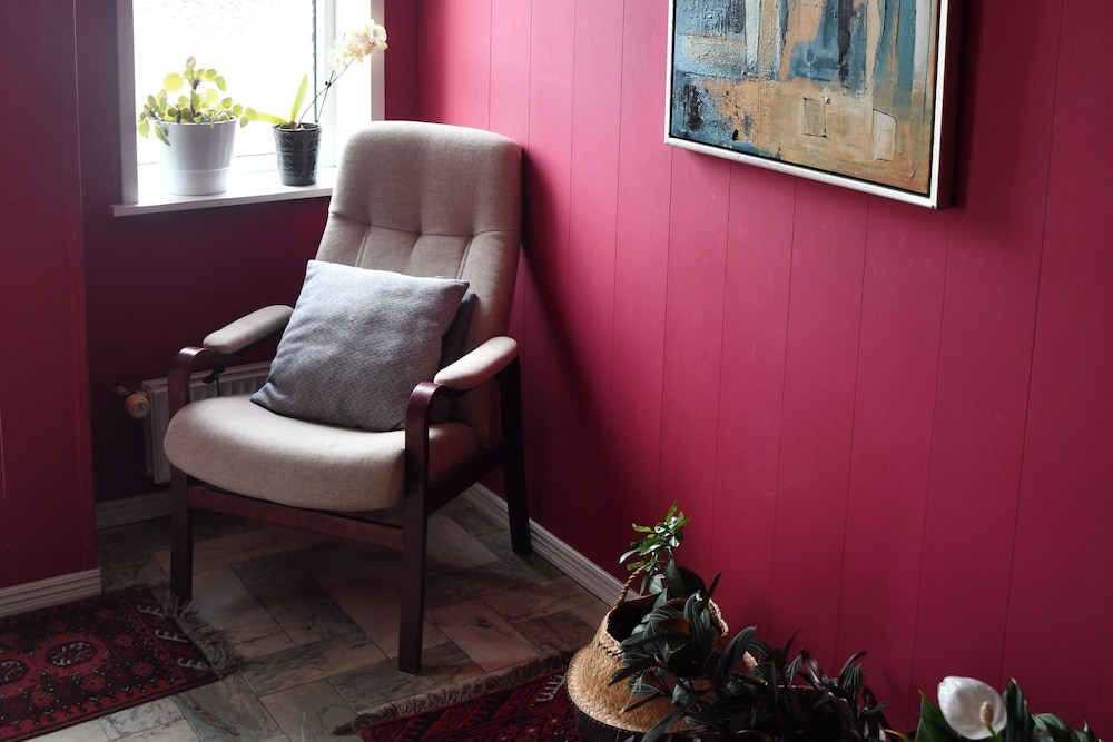 Lovely Town Apartment - Sleeps 5, Parking & Garden