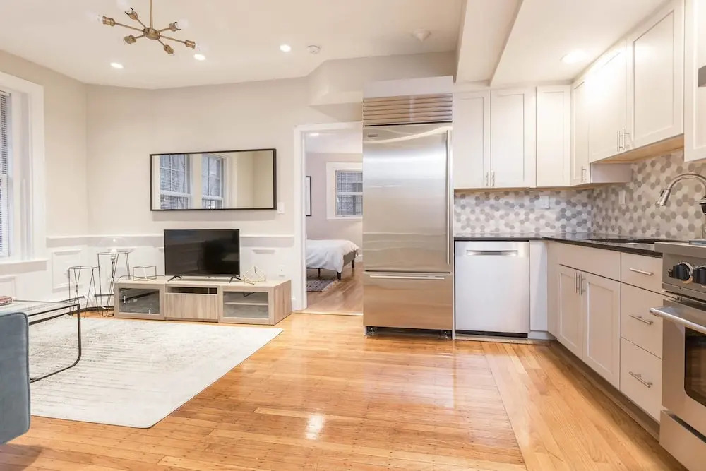 Modern 3 BR in Charles Street by Domio