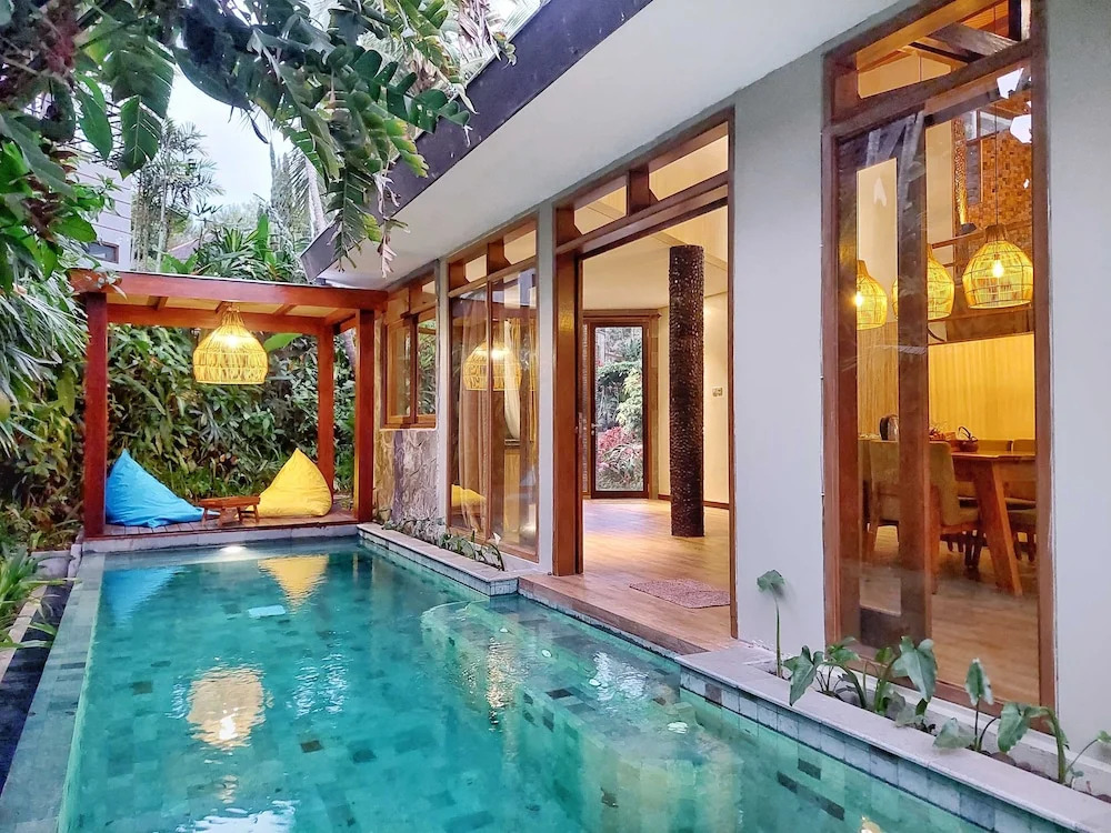 Villa 4-BR Klub Bunga No. 8 Batu Malang
