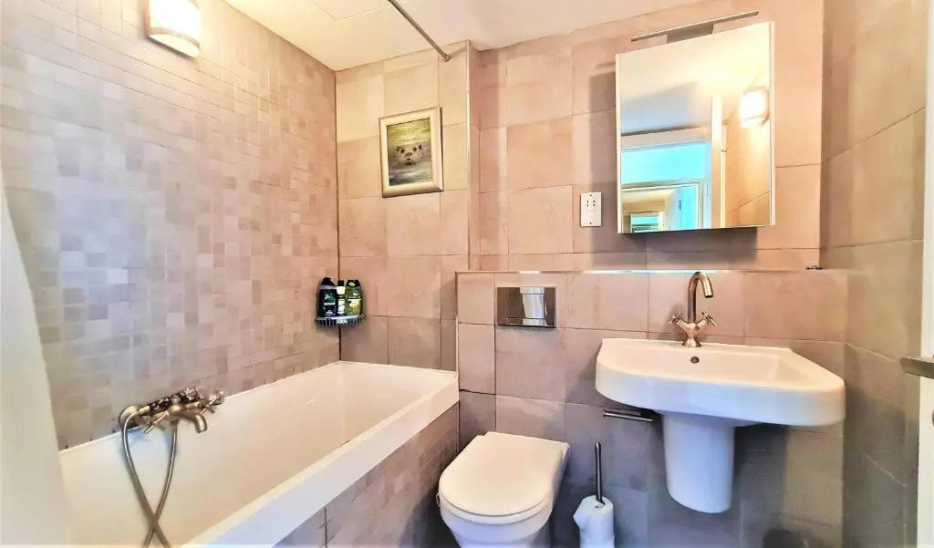 SidemerseyLivingscouk 2BR 2BA Luxury APT in L2 w Parking