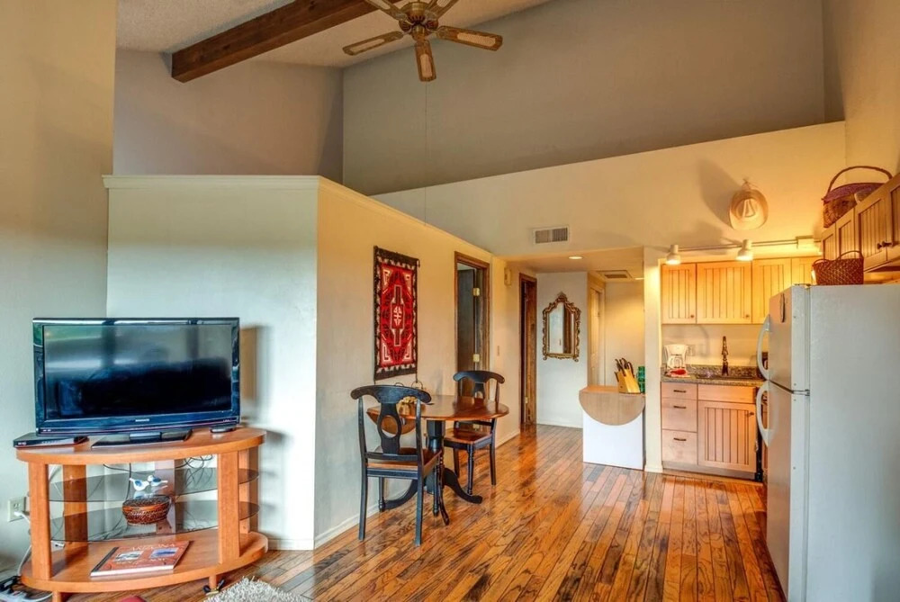 Country Club Condo