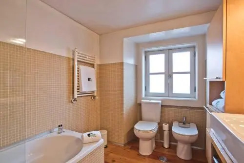 Bmyguest - Downtown Luxury Apartment