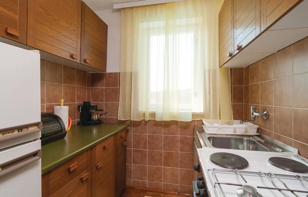 Stunning Home in Rogac With Wifi and 4 Bedrooms