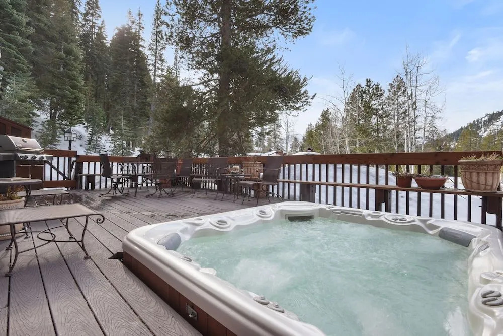 Wulf's Lodge at Olympic Valley Unwind in Hot Tub!