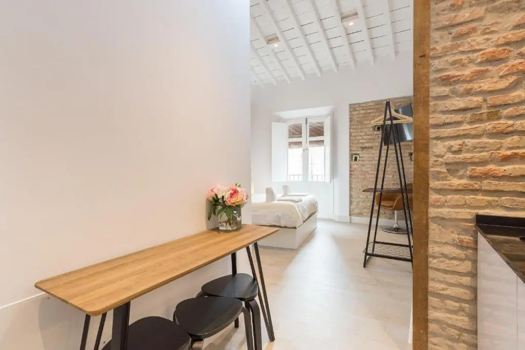 TE2A-El Teatro Brick Wall Suite Prime Location