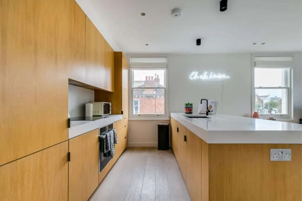 The Imperial Wharf Retreat - Modern 3BDR in Fulham with Rooftop Terrace