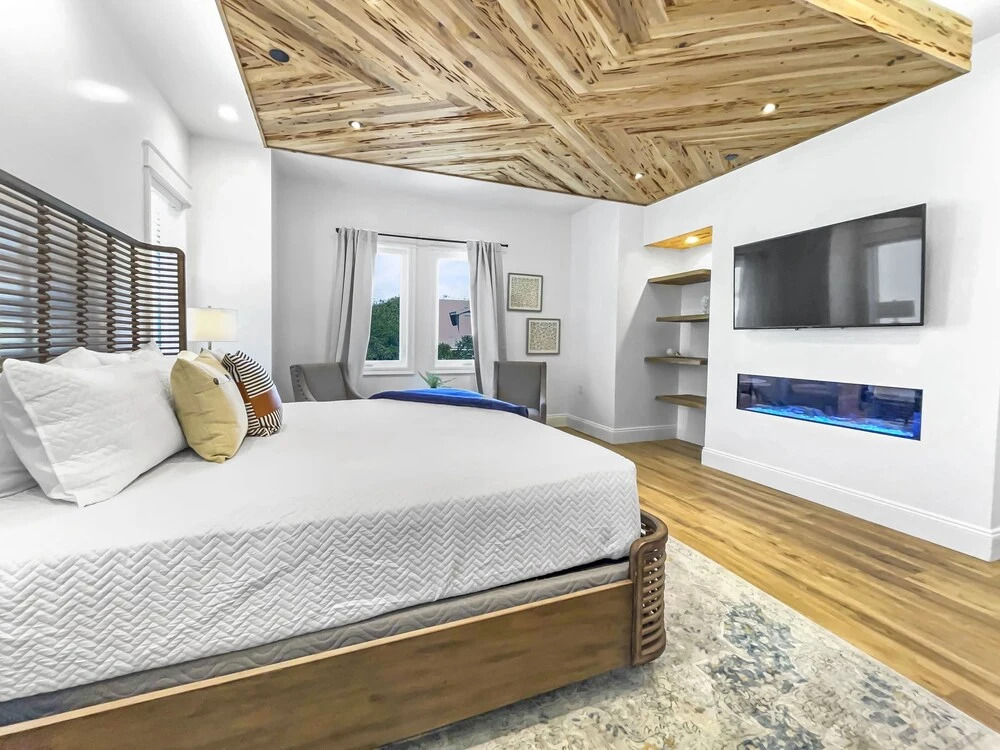 Summer Wind 7 Bedroom Home by RedAwning
