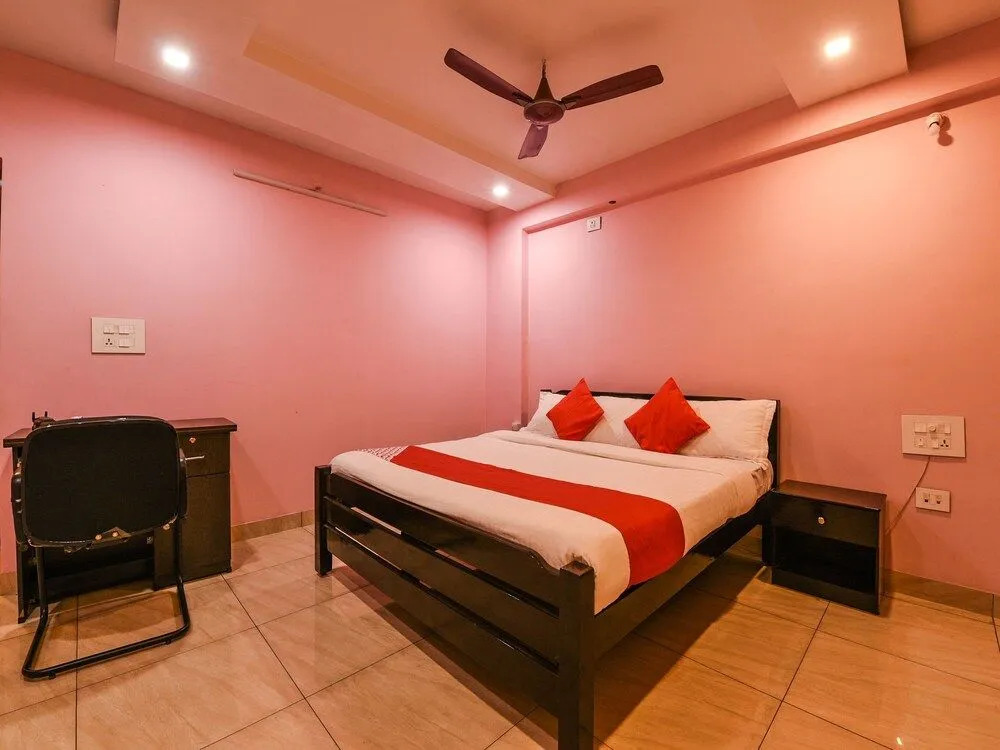 Oyo 18612 Sree Sai Surya Service Apartment