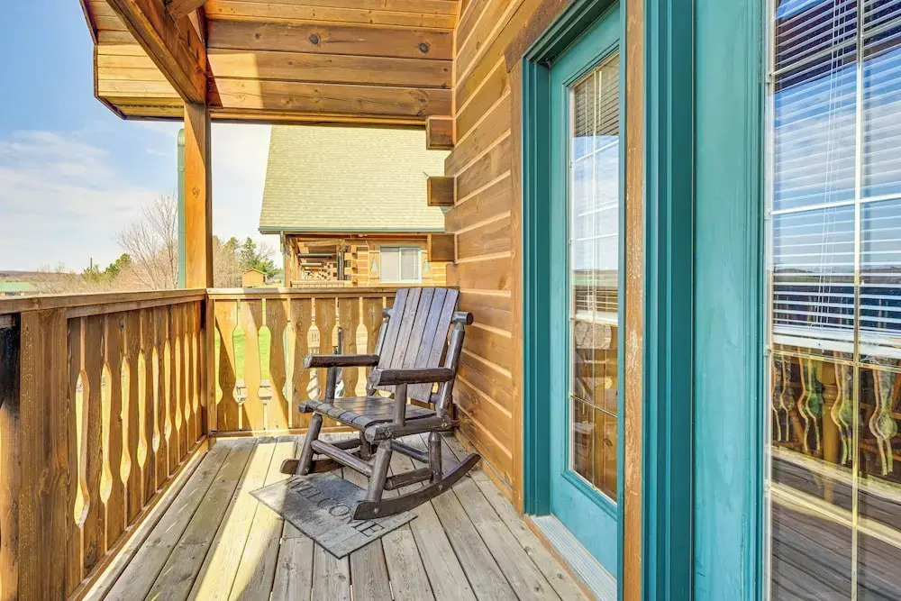 Resort Cabin w/ Lake Access in Central Warrens!