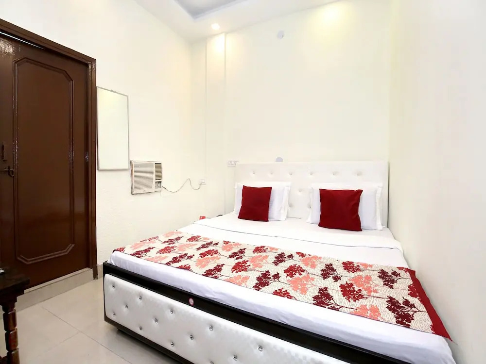 OYO 12163 Hotel Aaryan