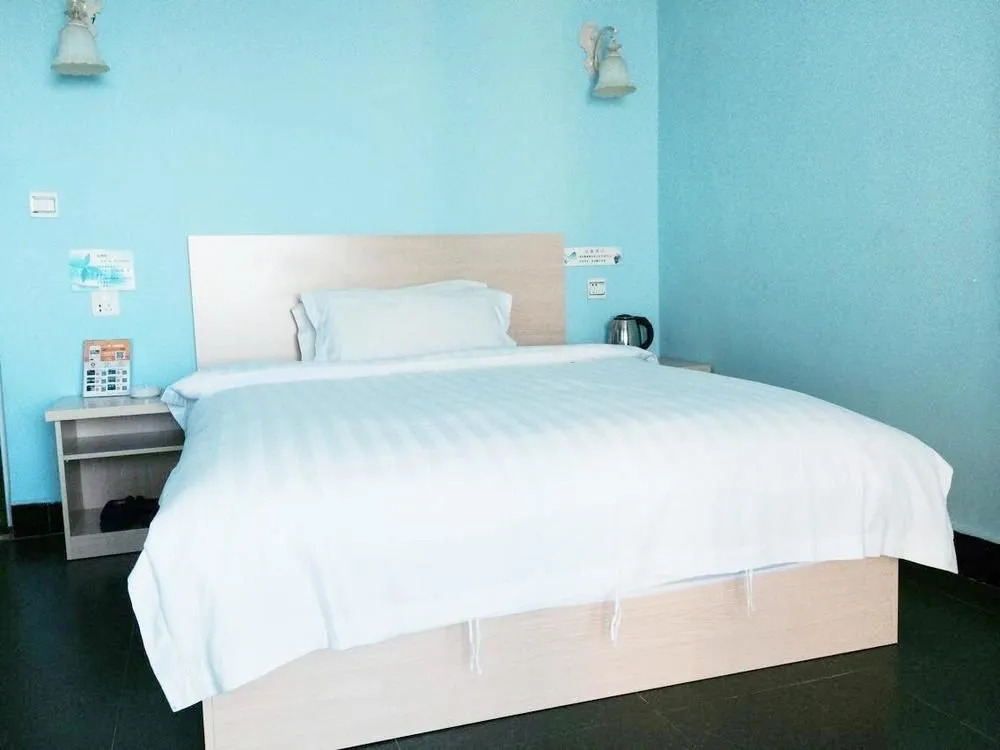 8090 Sea View Room