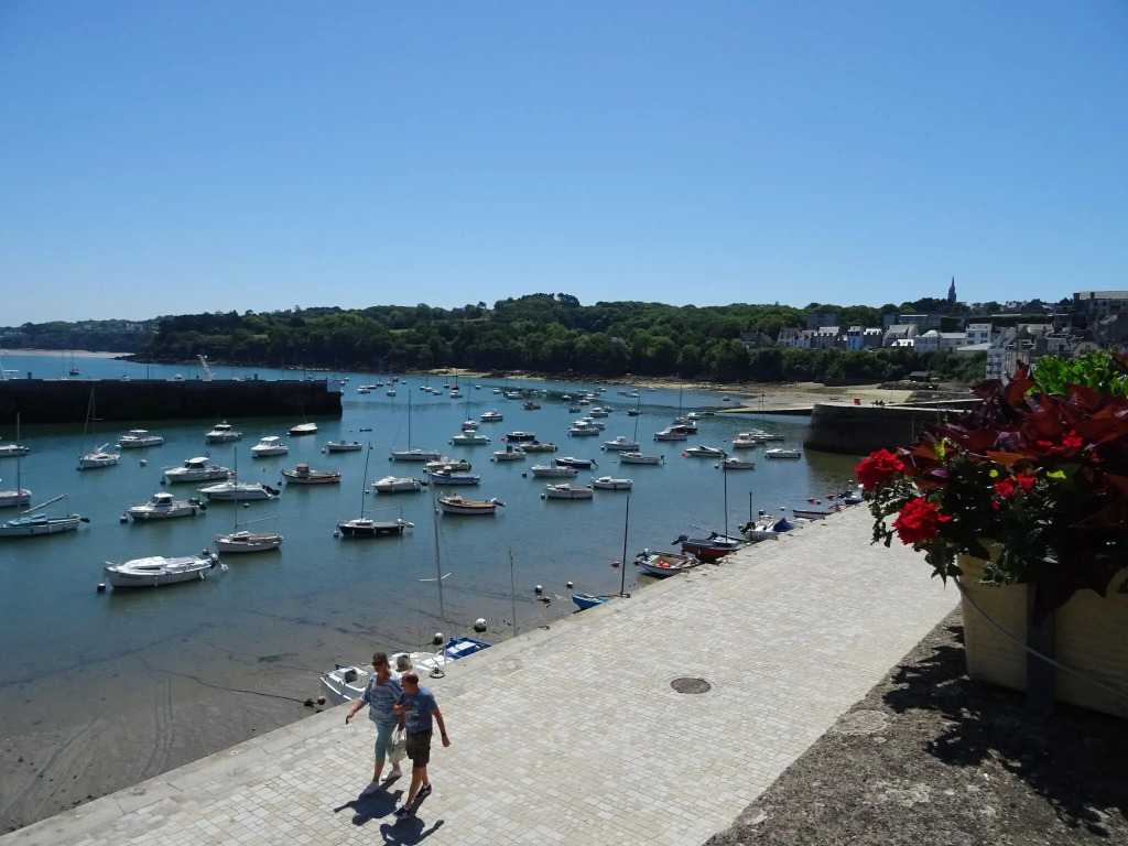Duplex apartment in a prime seafront location, Treboul, Douarnenez