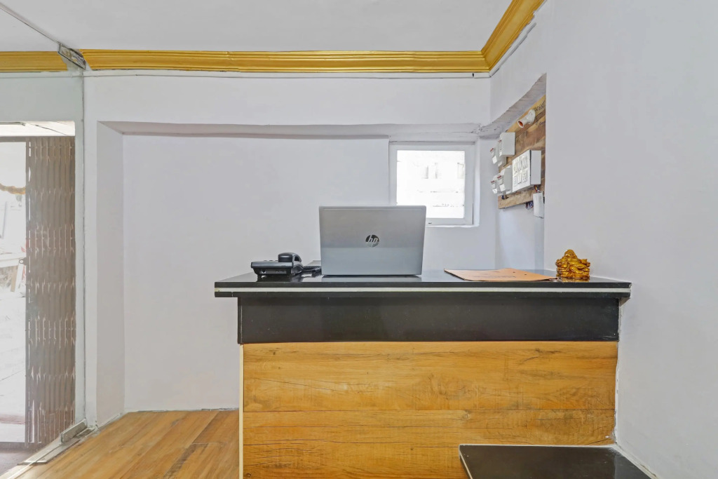 OYO 71930 V Guest Inn