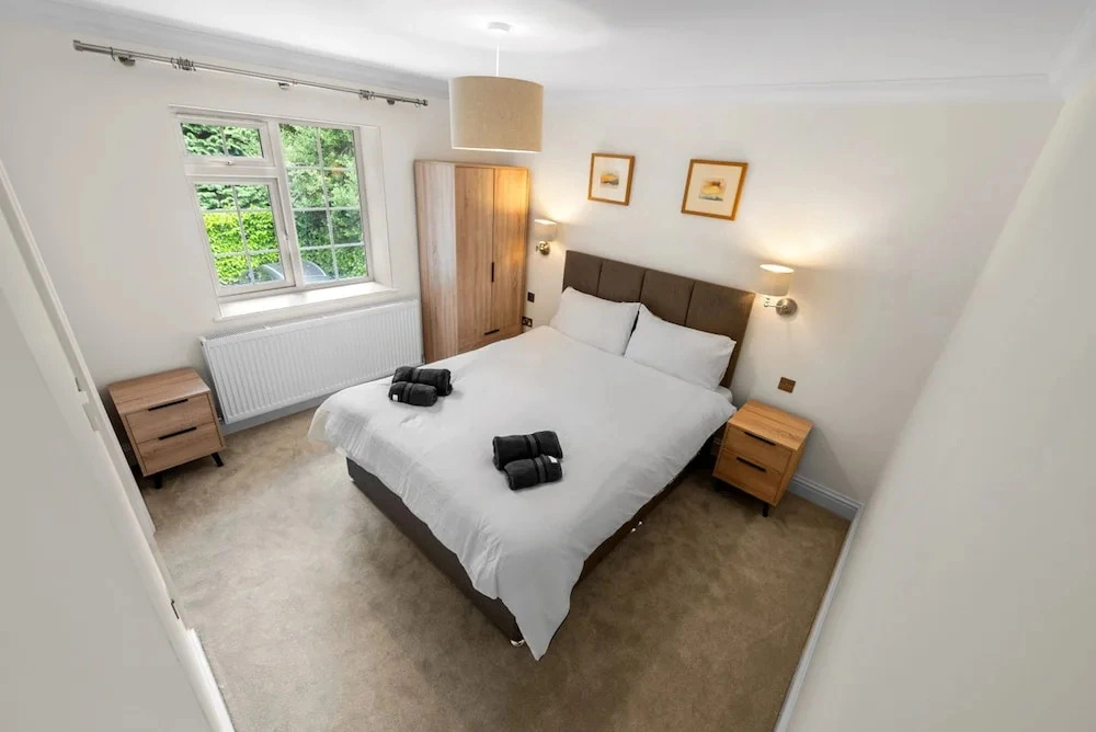 Spacious 3BR Flat in Stroud Haven