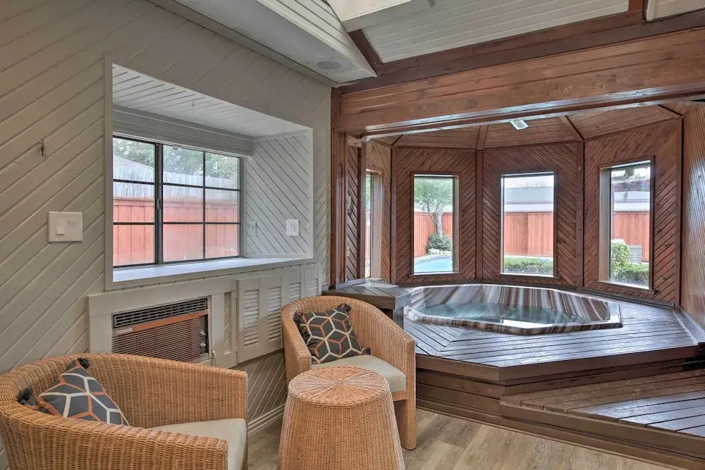 Game Room & Private Pool: Richardson Retreat
