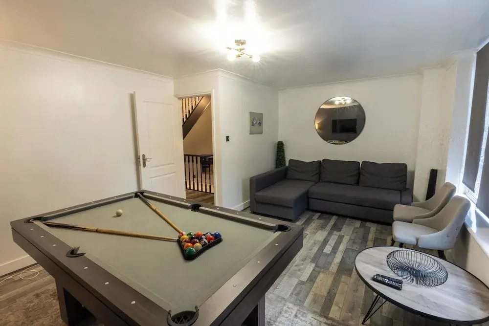 Housesleep14-freep-garden-bbq-patio-pooltable