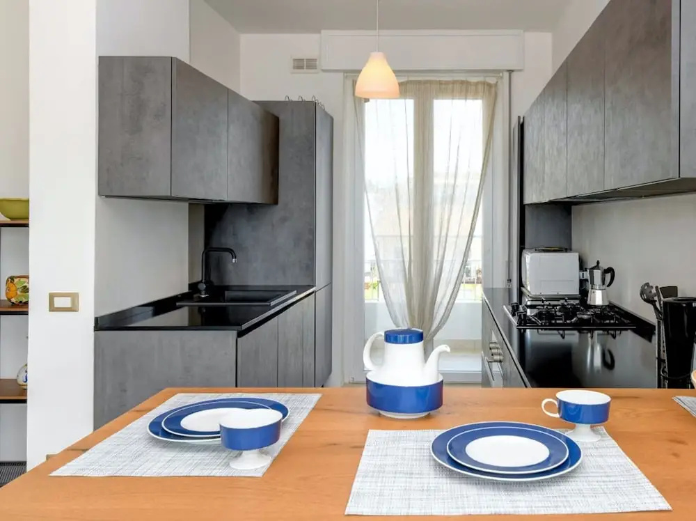 Immaculate 2-bed Apartment in Desenzano del Garda