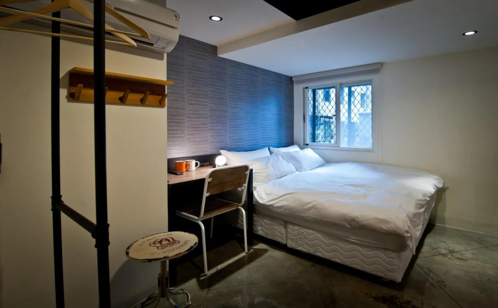 O2 Hotel M12