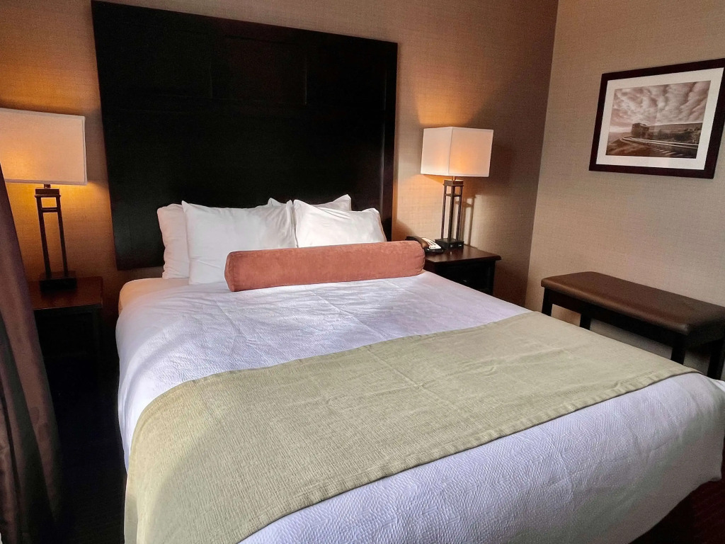 Best Western Plus Okotoks Inn & Suites