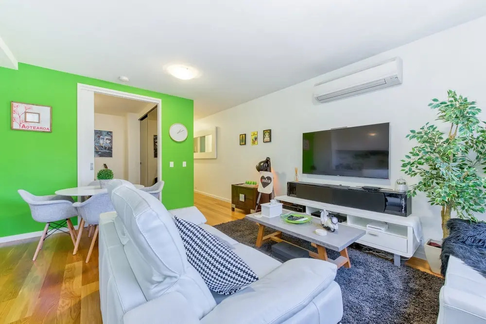 Fitzroy lifestyle 1 bed with pool, spa, sauna & gym