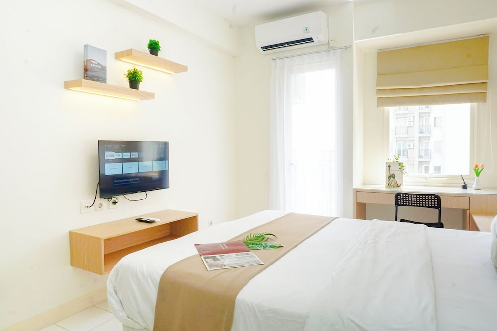 Homelike And Minimalist Studio At Apartment Podomoro Golf View