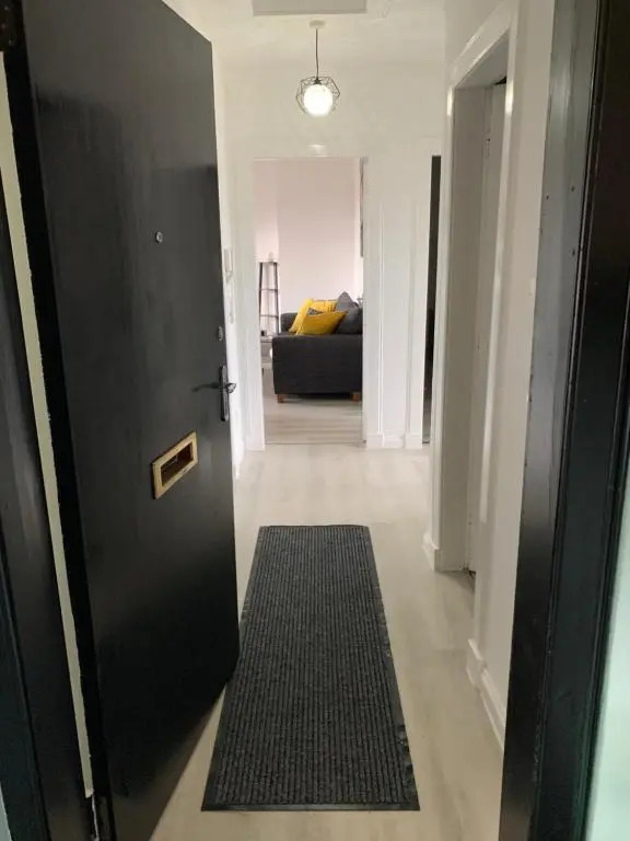 Lovely 2 Bedroom Apartment in Central Location