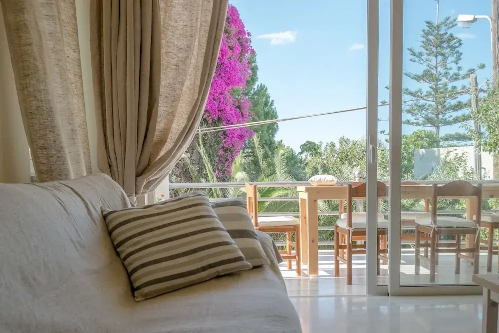 Steps to the beach family Home in Agioi Apostoloi