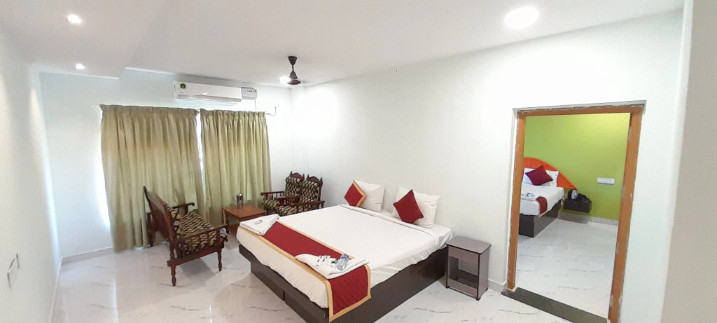 Hotel Rajeswari International