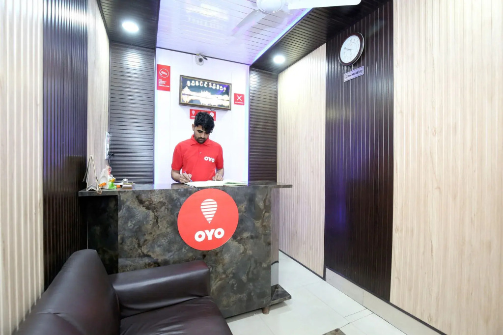 OYO 11642 Hotel Golden Grand