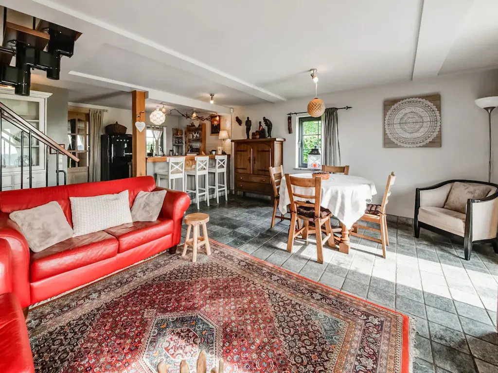 Tranquil Holiday Home in Mont with bubble bath, Terrace, Garden