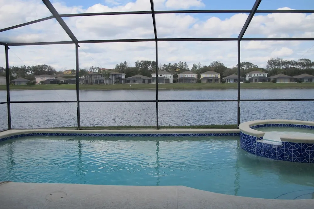 Sunset Lakes Pool Home by Sun 'n Fun VH