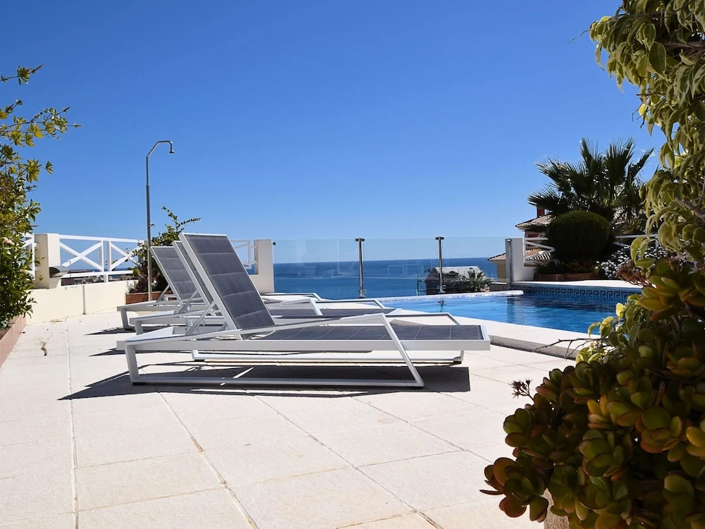 Gorgeous Villa in Benalmádena with Hot Tub & Pool