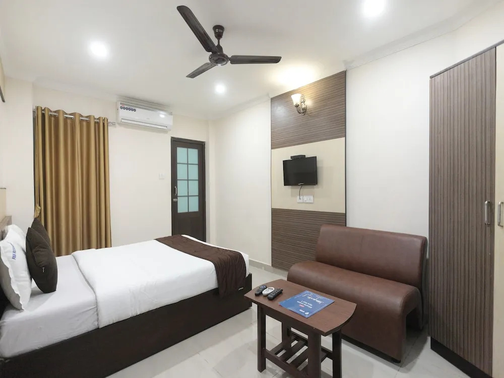 OYO 5230 Pan Residency