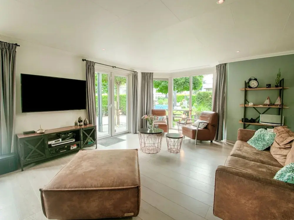 Wonderful Holiday Home nearby Efteling with Private Heated Pool & Hot Tub