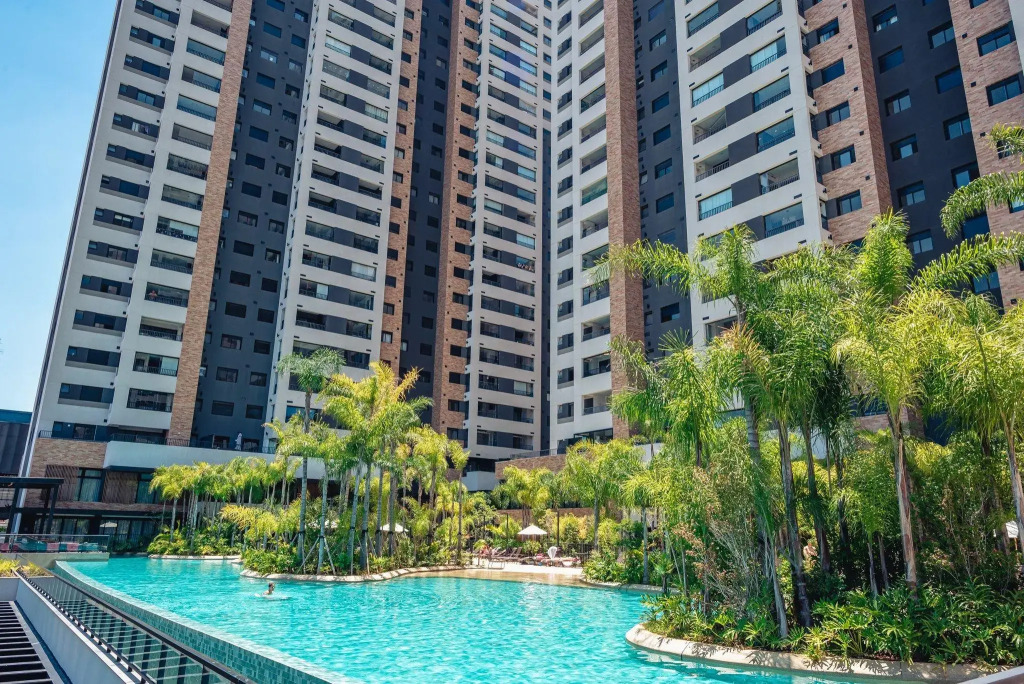 Incrível Skyline Do 26º Andar Em Resort Paradisíaco