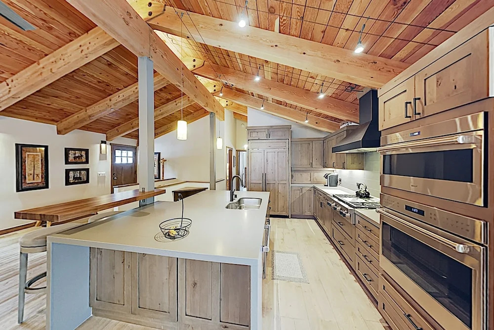 New Listing! Custom Alpine Home w/ Private Hot Tub home
