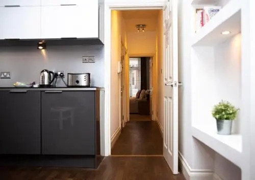 Apt 1, Trafalgar Square (1St Floor)