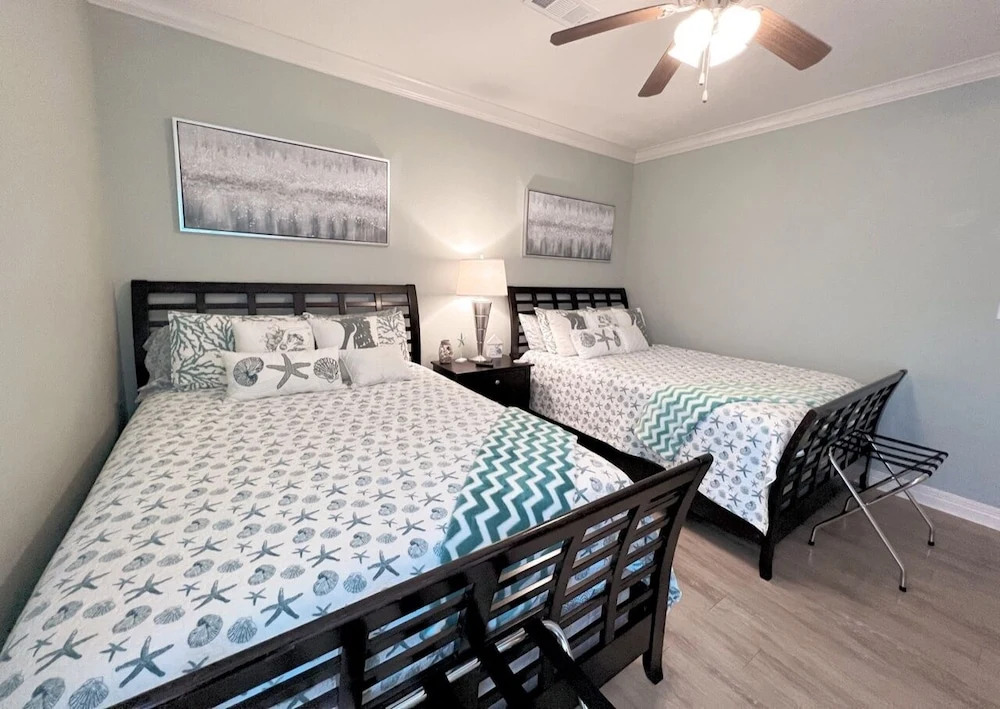 The Green Seahorse 4 Bedroom Home by RedAwning