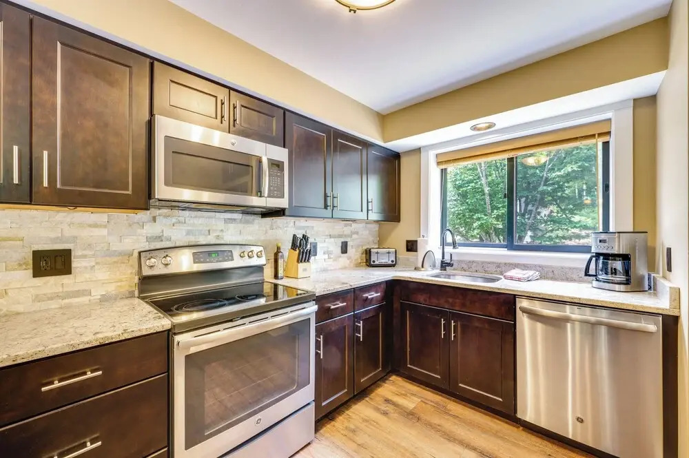 Lincoln Townhome w/ Community Pool & Club Access!