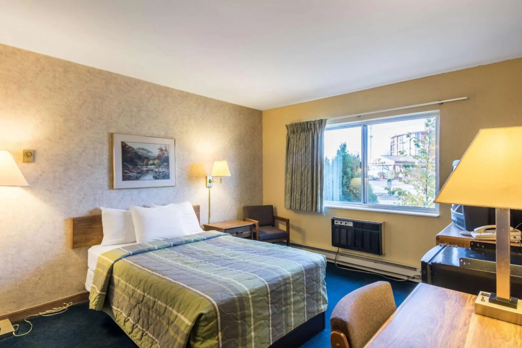 Motel 6-Eau Claire, WI
