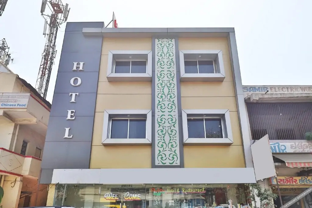 Laljis Hotel & Restaurant