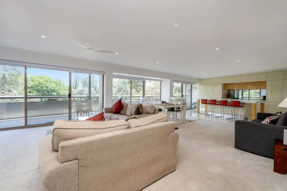 Spacious 2-bed Apartment Near Dining & Attractions