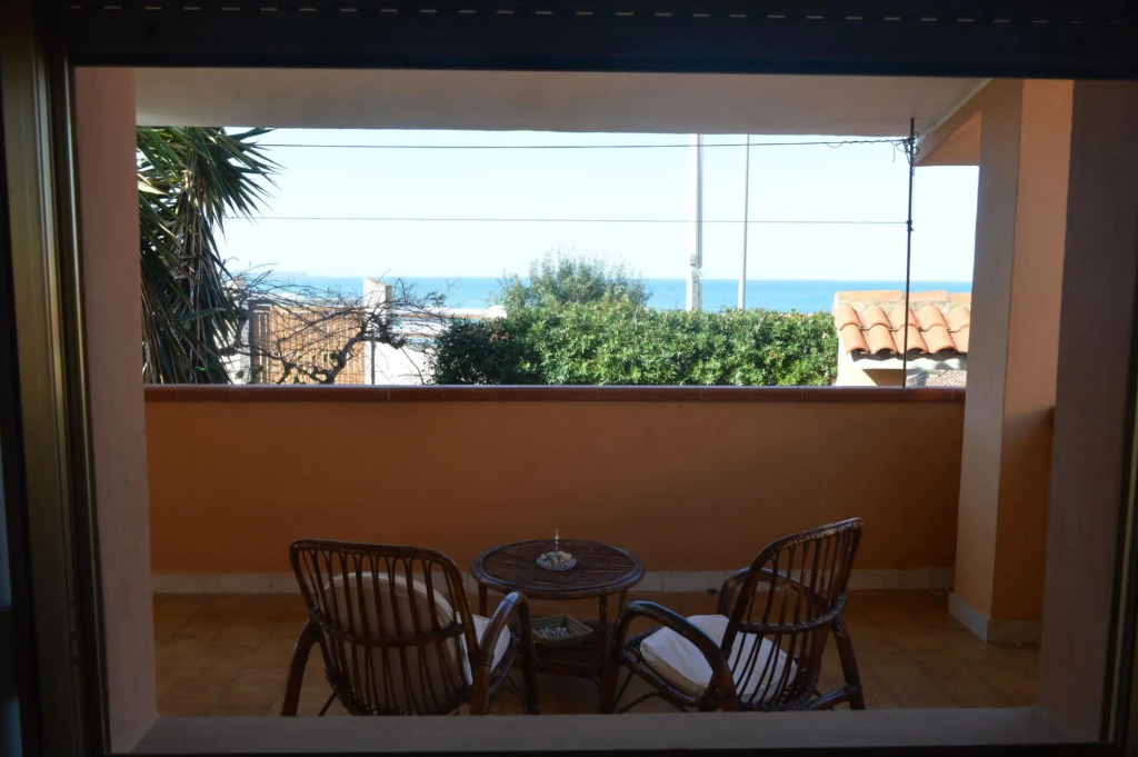 Holiday home with sea view 3 minutes walk from the seashore of Is Arenas beach and  5 minutes on foo-Casa della Salsedine