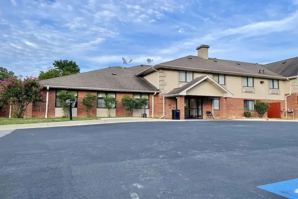Super 8 By Wyndham Prince Frederick
