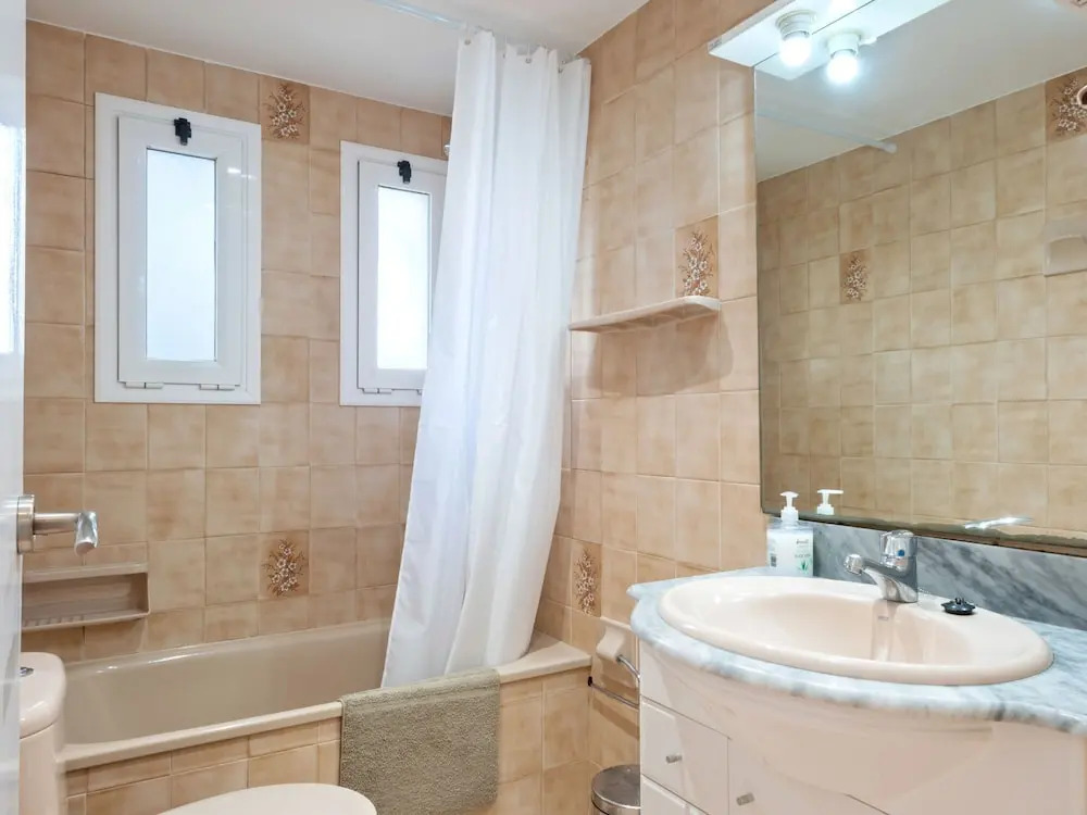 Picturesque Holiday Home in L'estartit With Swimming Pool