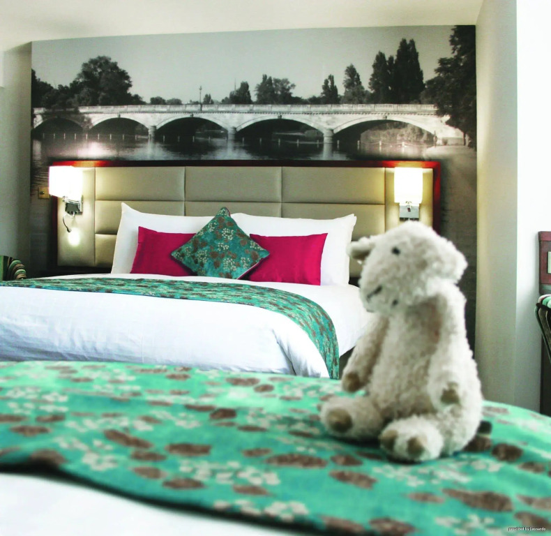 Seraphine London Kensington Gardens
