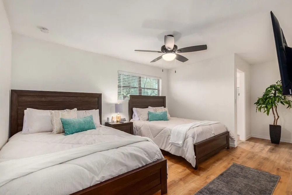 Glencove Mesa 4 Bedroom Home by RedAwning