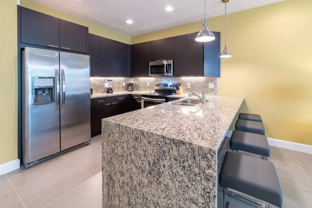 Charming townhome with private pool near Disney